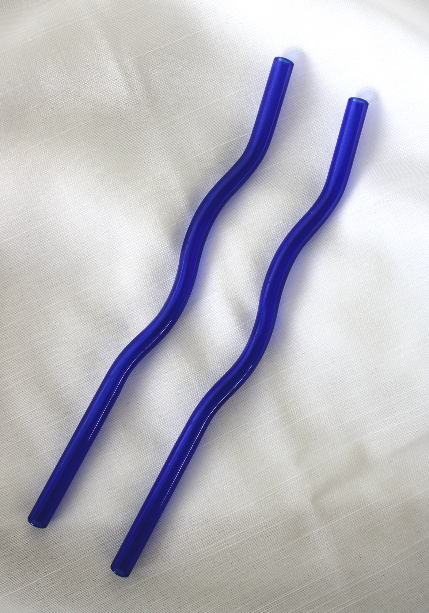 Single Medium Blue Squiggle Reusable Glass Drinking Straw – Roy