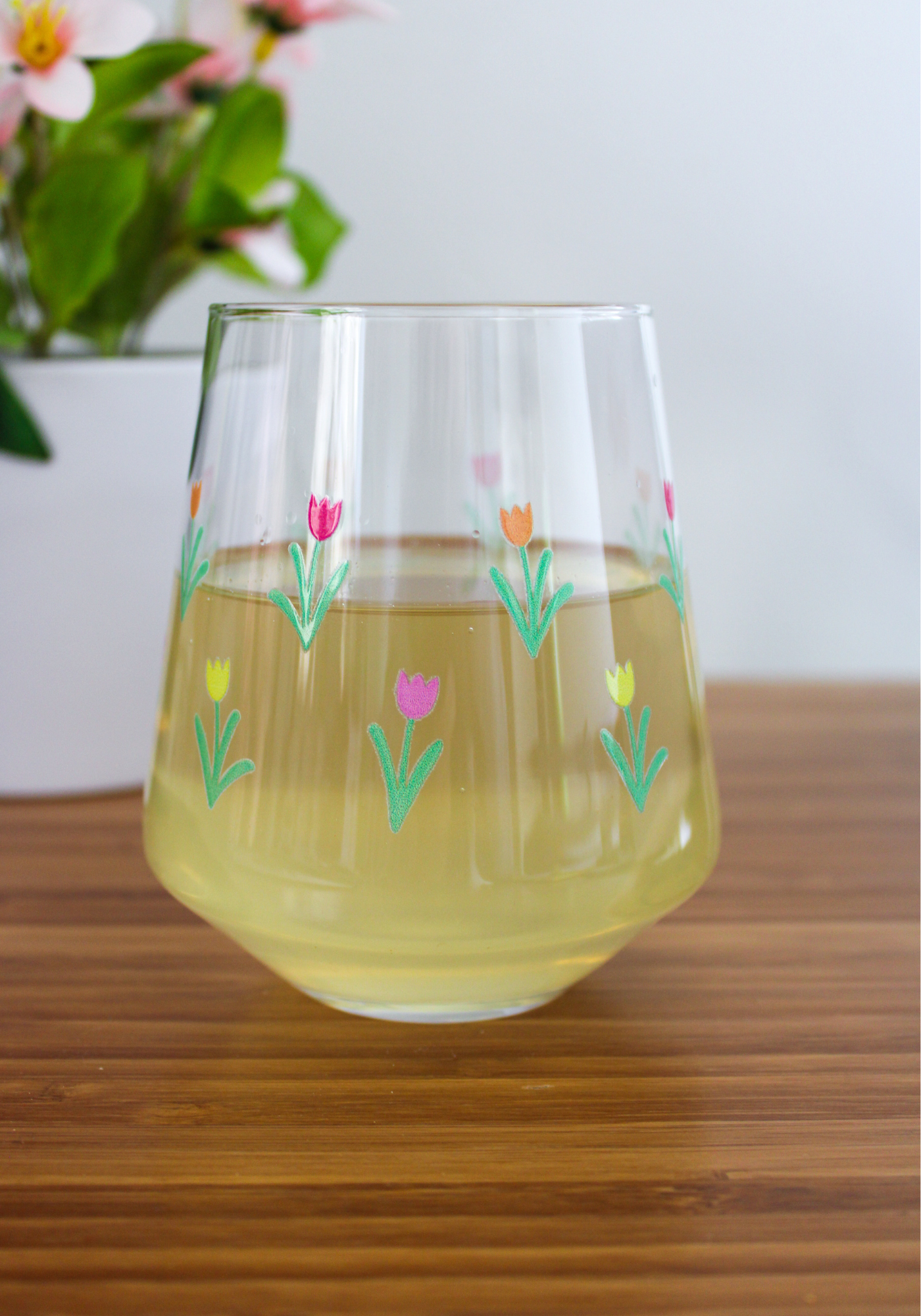 Tiny Tulips Wine Glass