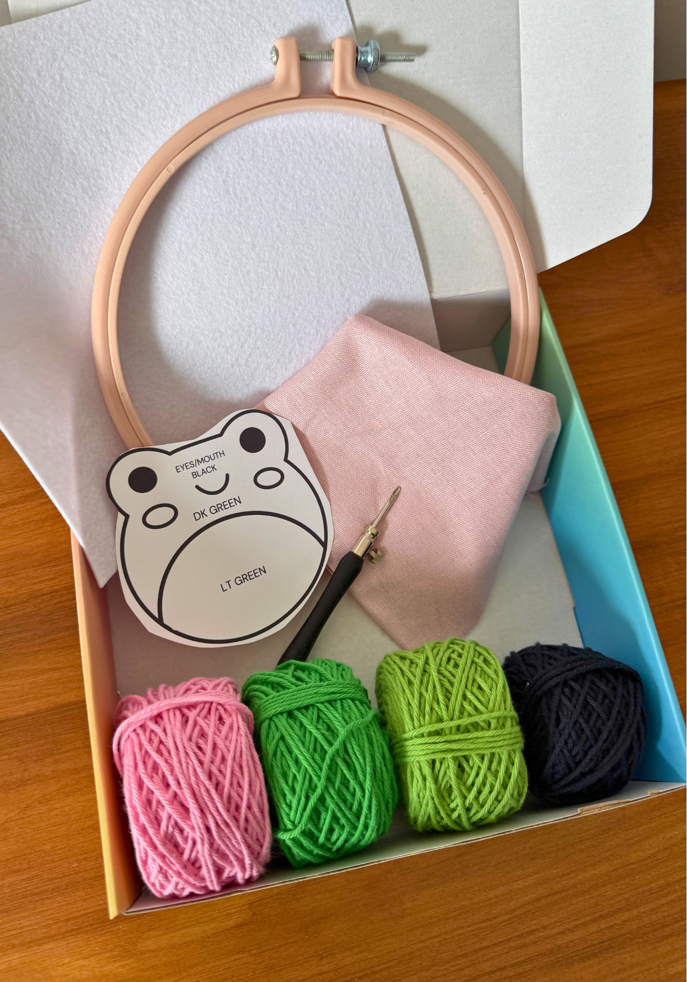 Froggy Mug Rug Punch Needle Kit