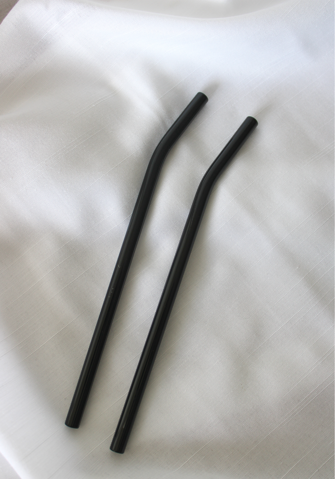 Single Black Bent Reusable Glass Drinking Straw